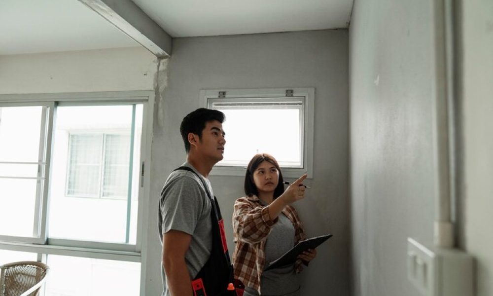 Contractor and homeowner discussing renovation